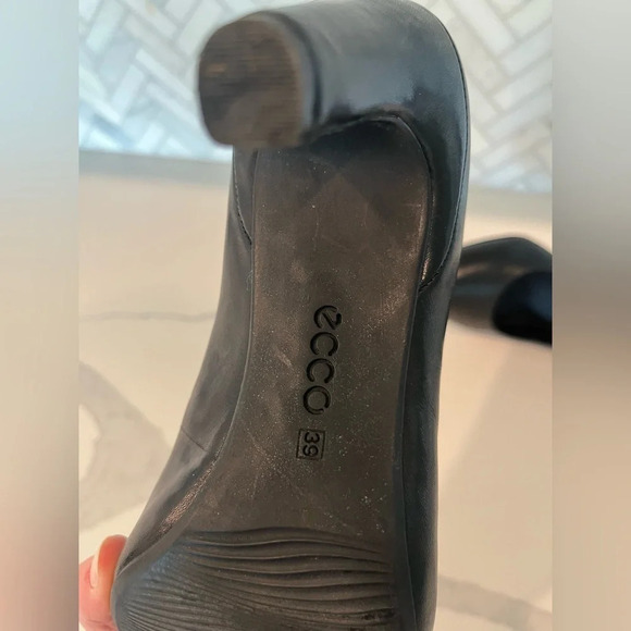 Ladies Size 39 Ecco Genuine  Leather Heels - Picture 2 of 4